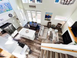 Posezení v ubytování Summit View Retreat