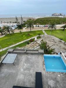 Pogled na bazen u objektu Casa de Playa en Cerro Azul ili u blizini