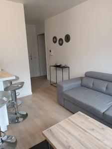 a living room with a couch and a table at PARIS La Défense Appt 3 Pièces in Nanterre