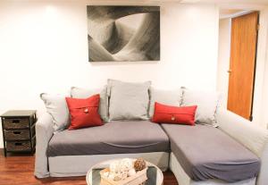 Ein Sitzbereich in der Unterkunft 1 Bed Apt - Amazing Location 1 Block to Carson St