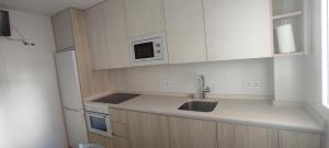 A kitchen or kitchenette at Corralón Tahonas. Centro histórico