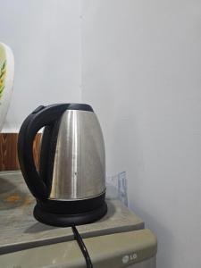 a tea kettle sitting on top of a kitchen appliance at Homstay Lynh Lynh Phú Yên in Liên Trì (3)