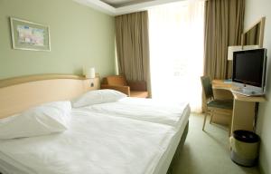 Телевизор и/или развлекательный центр в Hotel Kimen