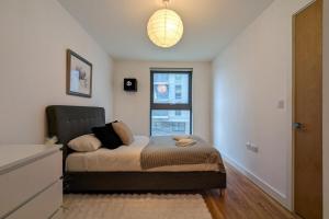 Gallery image of Luxurious 2-Bed Haven with Balcony & Free Parking in Manchester