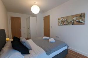 Gallery image of Luxurious 2-Bed Haven with Balcony & Free Parking in Manchester