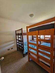 Poschodová posteľ alebo postele v izbe v ubytovaní RÚSTICA VIZCACHAS