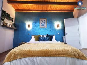 Postel nebo postele na pokoji v ubytování LA TORRETTA apartment suite
