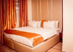 Postel nebo postele na pokoji v ubytování HOTEL D RITZ
