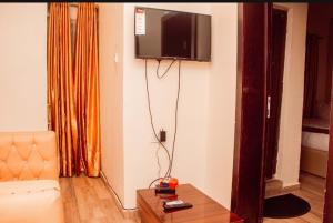 TV a/nebo společenská místnost v ubytování HOTEL D RITZ