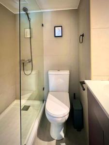 a small bathroom with a toilet and a shower at Depto CostaneraCenter in Santiago