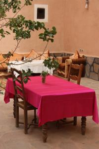 a table with a pink table cloth on it at La perle de saghro in Nkob