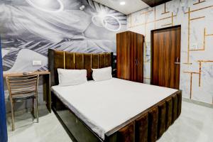 En eller flere senger på et rom på Hotel Rishu Homestay
