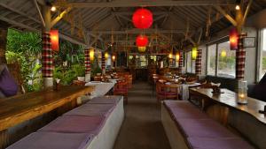 A restaurant or other place to eat at Amarta Beach Cottages