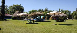 Taman di luar Villa Santos