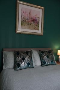 Ένα ή περισσότερα κρεβάτια σε δωμάτιο στο Golwg y Mynydd