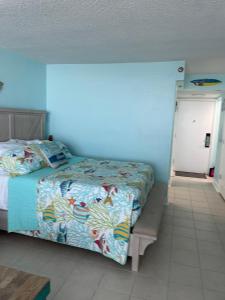 Postel nebo postele na pokoji v ubytování Oceanside Escape