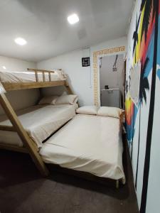 1 dormitorio con 2 literas en una habitación en Ocean View Riohacha en Ríohacha