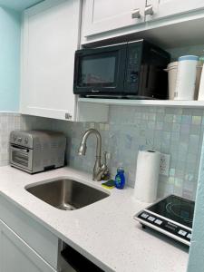 Kuchyň nebo kuchyňský kout v ubytování Oceanside Escape + 14 fotografií