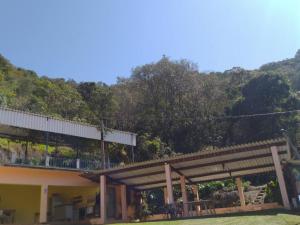Uma vista da montanha tirada da casa de temporada 