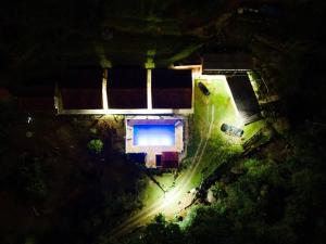 Uma vista aérea de Casa ampla, 2 qtos, varanda, região de Extrema