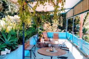 Um jardim em Casa ampla, 2 qtos, varanda, região de Extrema