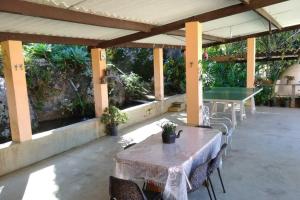 Um jardim em Casa ampla, 2 qtos, varanda, região de Extrema