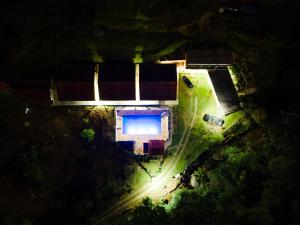 Uma vista aérea de Casa ampla, 2 qtos, varanda, região de Extrema