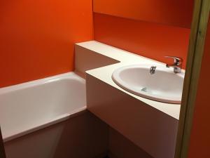 Een badkamer bij Studio Les Arcs 1800, 1 pièce, 4 personnes - FR-1-346-572