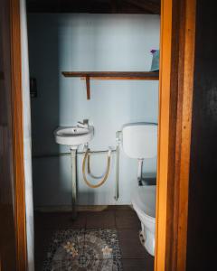 y baño con aseo y lavamanos. en Beachfront Hut Upstairs Astra - Beach Shack Chalet, en Tioman Island