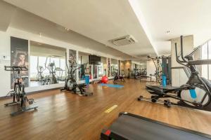 a gym with several treadmills and exercise bikes at Apartment With natural view in Cartagena de Indias