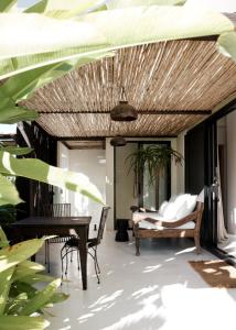 a living room with a table and a couch at Villa Riad in Ewingsdale