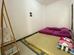 a small room with a bed and a ladder at Villa Harga Terjangkau di Malang in Malang