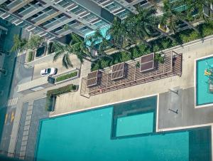 Θέα της πισίνας από το SECC Luxury 2 Bedrooms Apartment, Crescent Mall, FV Hospital ή από εκεί κοντά