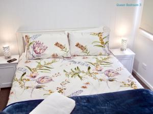 Katil atau katil-katil dalam bilik di Peaceful Places - Surf Side, Linen, Pets, Wifi