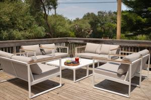 Ruang duduk di Peaceful Places - Surf Side, Linen, Pets, Wifi