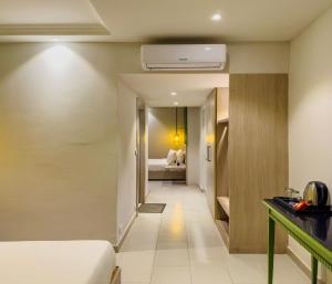 Postel nebo postele na pokoji v ubytování Hotel Wonder Hills,Har ki Pauri Road Haridwar