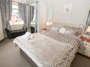 a bedroom with a large bed and a mirror at Cedar Street in Chesterfield