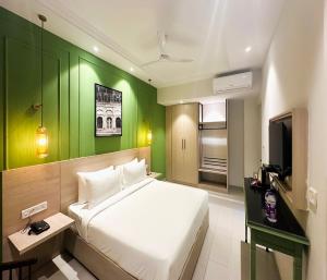 Postel nebo postele na pokoji v ubytování Hotel Wonder Hills,Har ki Pauri Road Haridwar