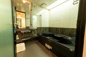 Koupelna v ubytování Fuji Classic Hotel + 37 fotografií