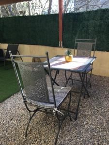 Patio nebo venkovní prostory v ubytování Appartement climatisé 1 à 4 personnes avec belle terrasse