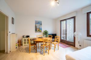 En eller flere senge i et værelse på CABANA & Les pieds dans l'eau + 20 billeder