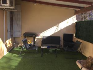 Posezení v ubytování Appartement climatisé 1 à 4 personnes avec belle terrasse