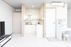 Dashim Guest House的厨房或小厨房