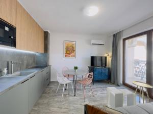 Nhà bếp/bếp nhỏ tại Valencia Gardens - Private apartment - BSR