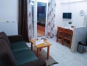 a living room with a couch and a table at Jordan's Neoi Epivates Appartment by the Beach in Neoi Epivates