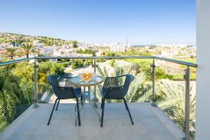 Photo de la galerie de l'établissement LULA - Coralli Beachfront Apartment, à Paralímni