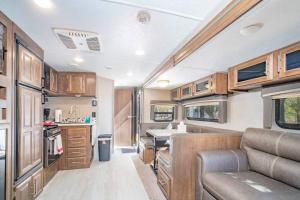 Afbeelding uit fotogalerij van Moab RV Resort Fully Setup RV for Glamping OK64 in Moab