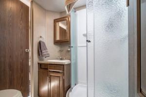 Afbeelding uit fotogalerij van Moab RV Resort Fully Setup RV for Glamping OK64 in Moab