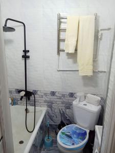 A bathroom at Comfort Apartment with a good location in Tashkent