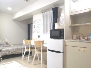 O bucătărie sau chicinetă la XL Shinjuku House